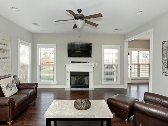 3rd image of 1117 Kavenaugh Ln