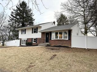 1927 Collingswood Dr, Bethlehem, PA 18018