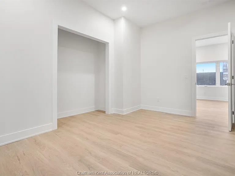 153 King St W #7 — Photo 12