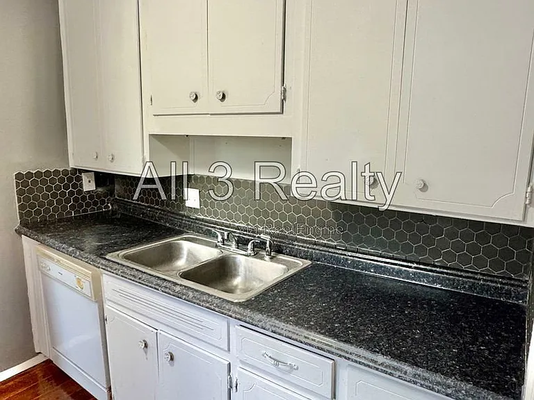 208 Bradley Dr — Photo 16