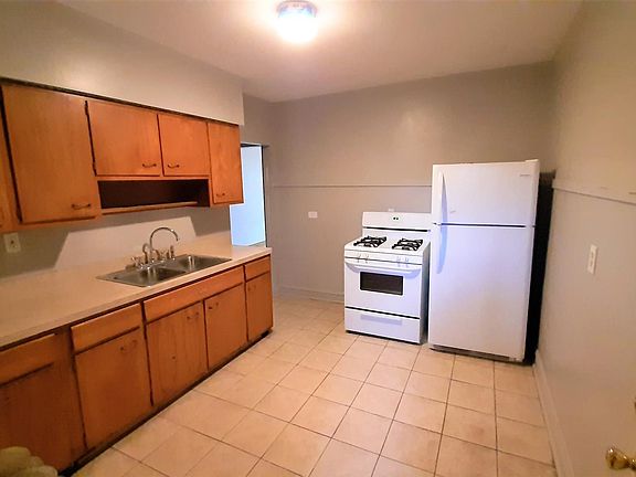 3rd image of 4741 N Hamlin Ave #2