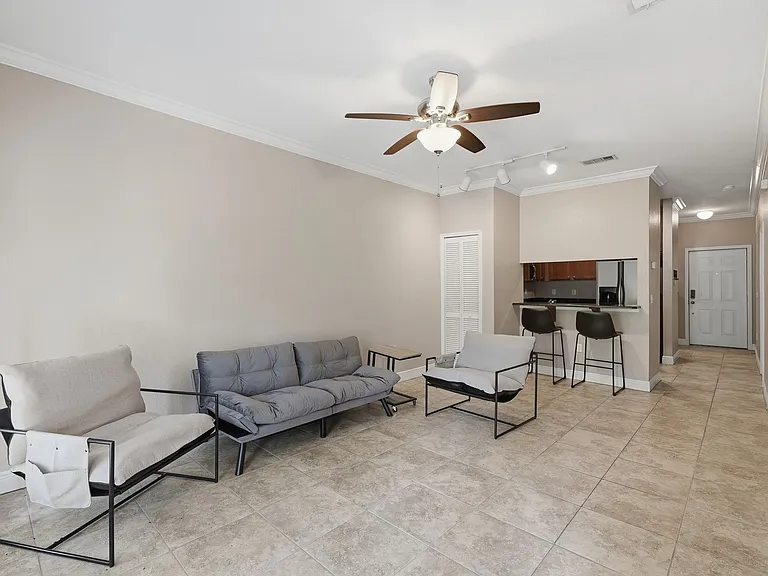 1440 NW 3rd Pl #307 — Photo 2