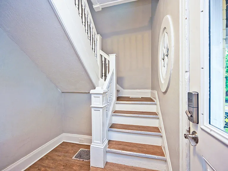 2709 Griffiths Ave — Photo 4