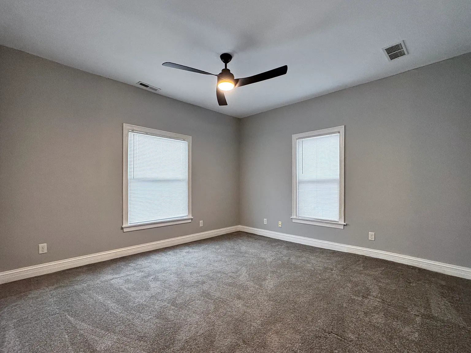 2 bed, 950 sqft, $1,600 — Photo 4
