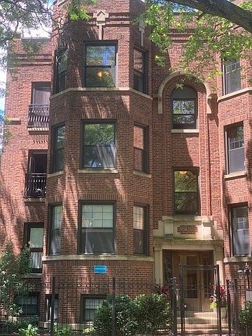 1st image of 7630 N Greenview Ave APT 3