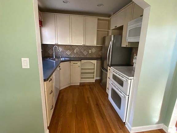 4th image of 1824 Kingsbury Ave
