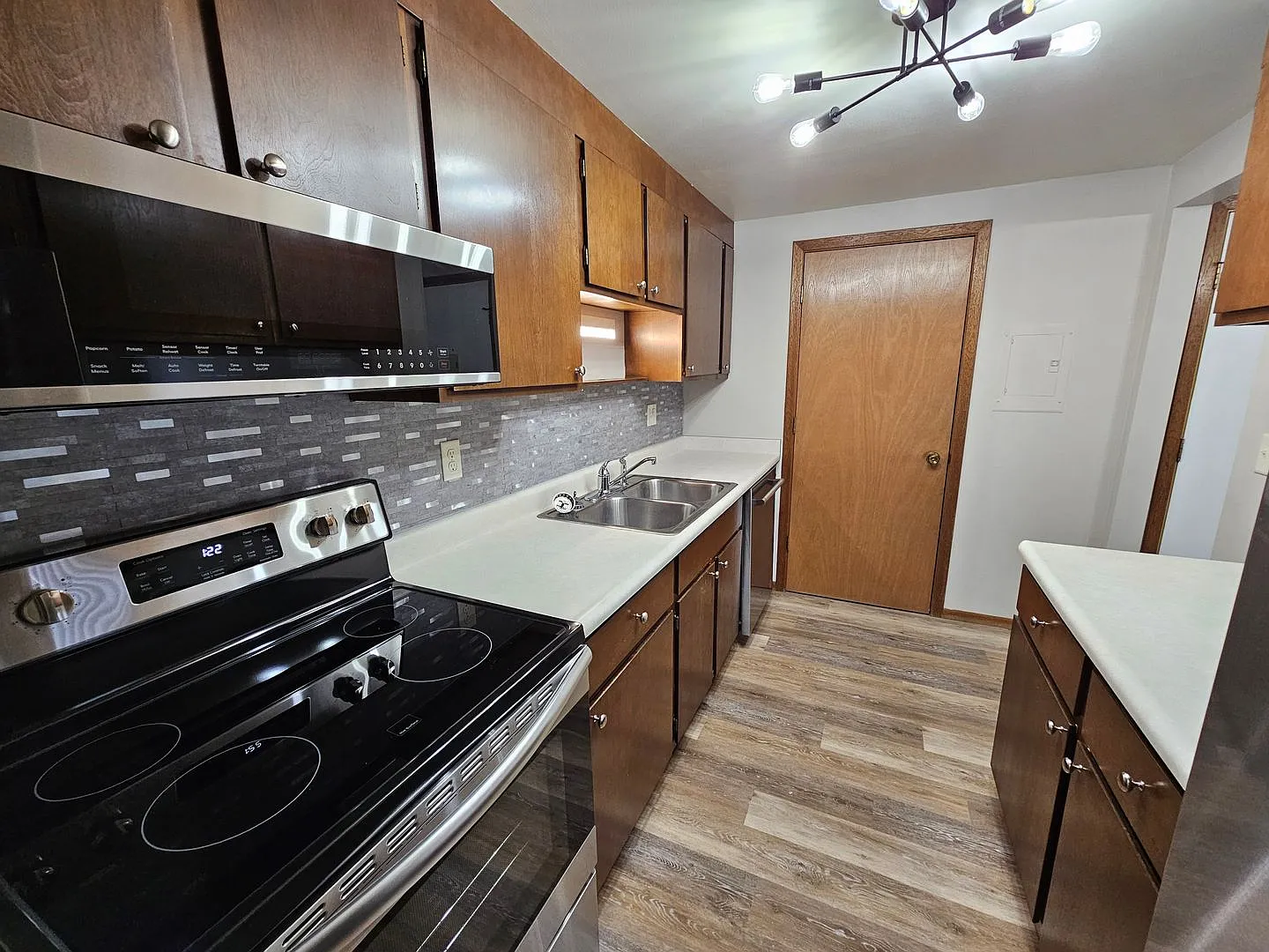 3520 Evergreen Dr — Photo 2