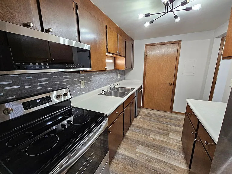 3520 Evergreen Dr — Photo 2