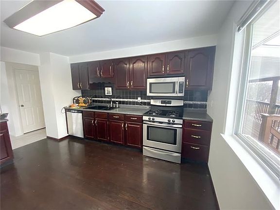5th image of 304 Boyce Park Dr