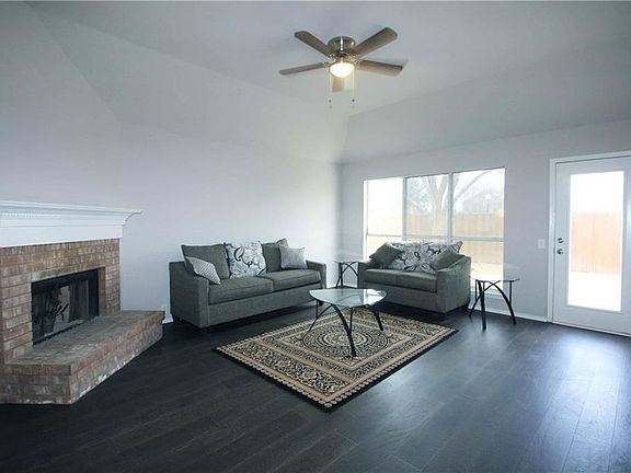 2nd image of 775 Texas Oak Trl