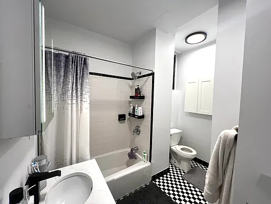 Rented by KNOCKKNOCK LLC | media 21