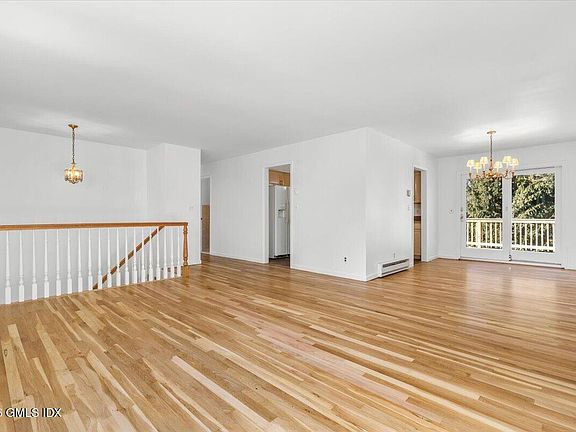 3rd image of 7 Brownhouse Rd