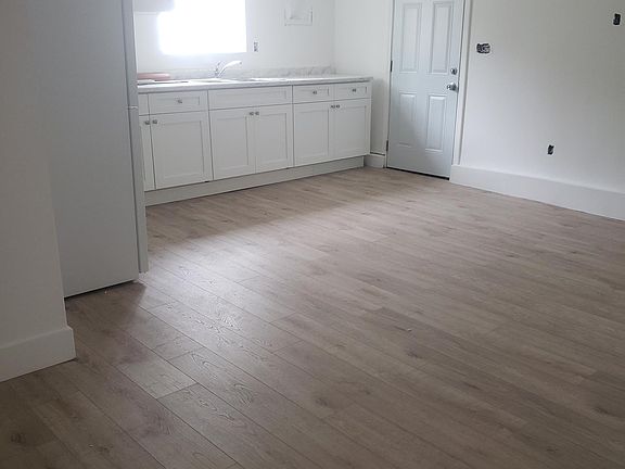 5th image of 7118 W 91st St