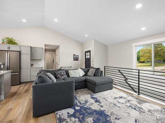 4th image of 8373 Aljopark Ct