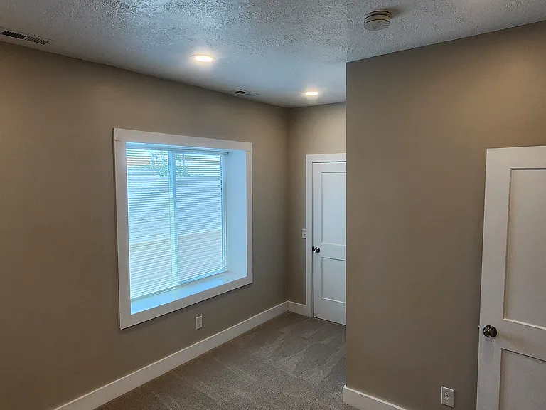 539 E 22nd St #3 — Photo 13