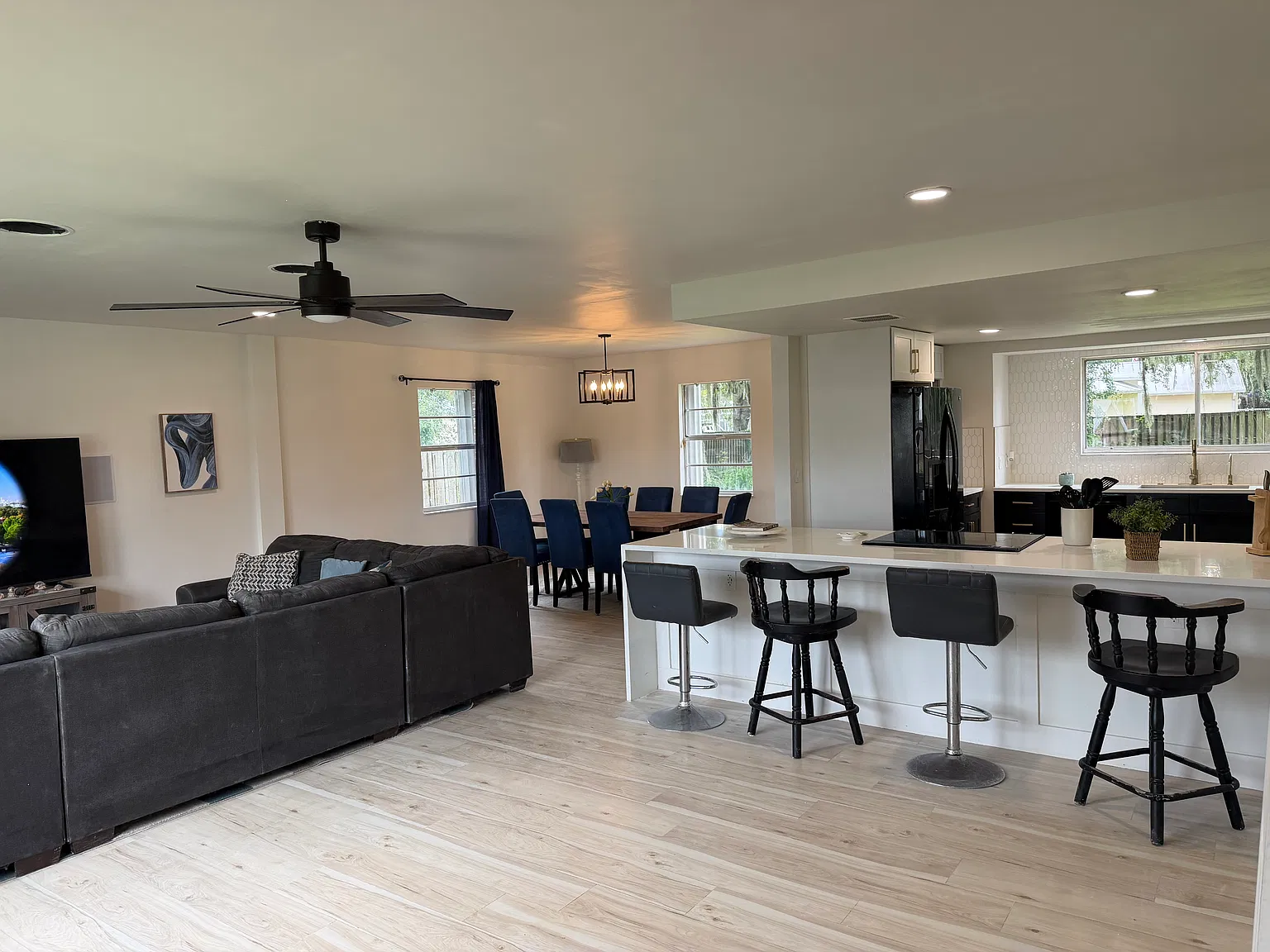 4 bed, 2.5 bath, 2494 sqft, $3,500 — Photo 4
