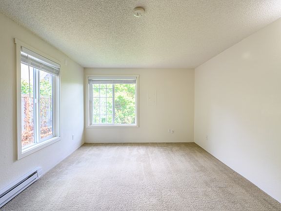 3rd image of 2405 NW Irving St APT 26