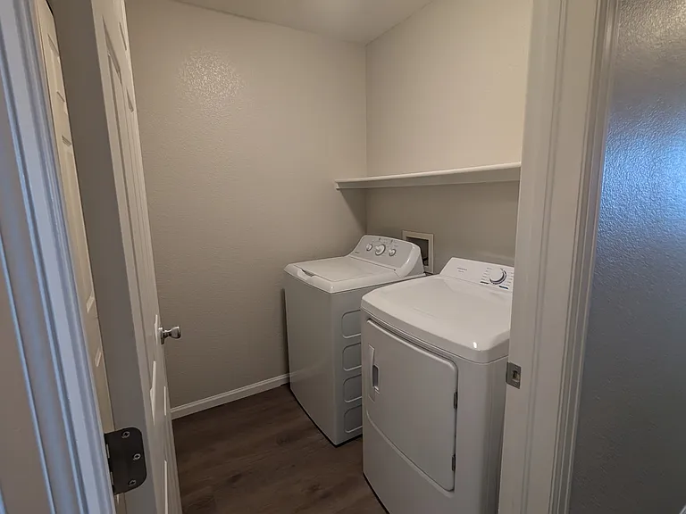 452 Black Feather Loop — Photo 13