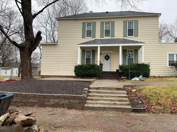 202 N Market St, Mount Carmel, IL 62863