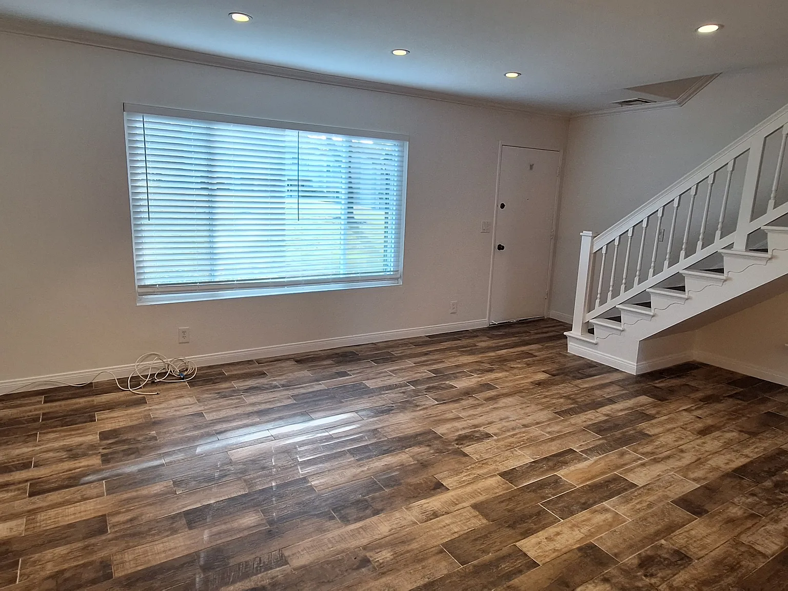 3 bed, 1356 sqft, $3,595 — Photo 3