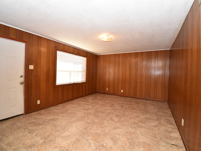 314 W College Ave — Photo 6