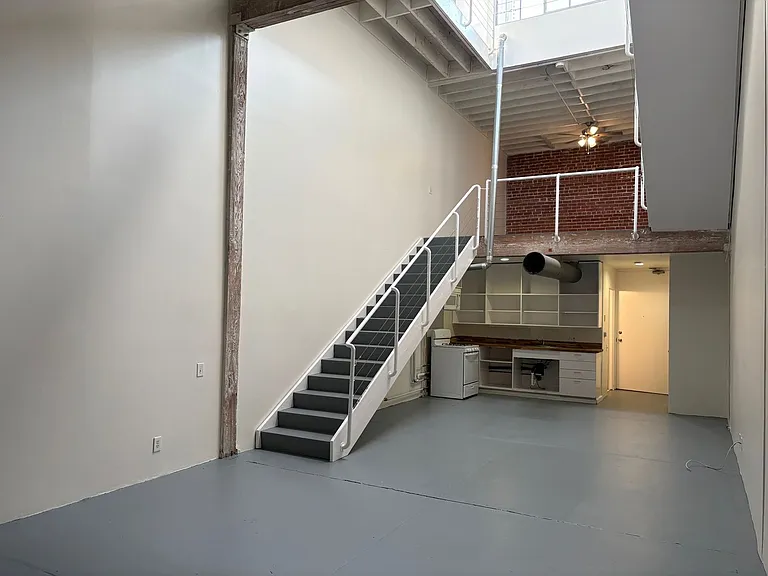 946-950 Daisy Ave — Photo 1