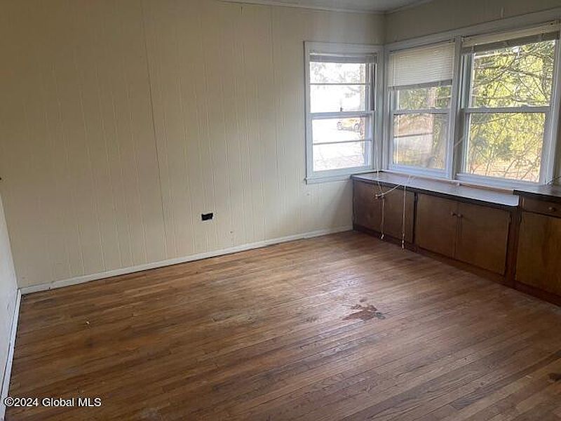 4th image of 12 Haviland Avenue