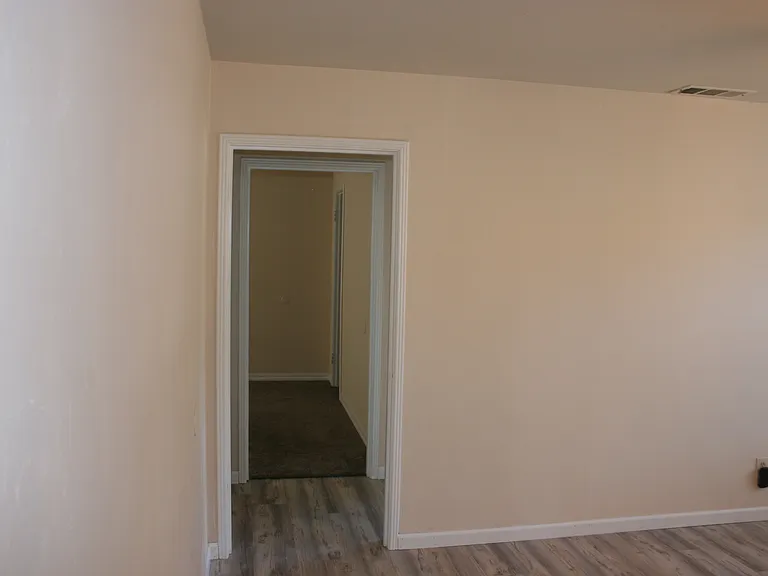 1460 Oxford Way — Photo 22
