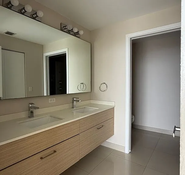 600 NE 27th St #802 — Photo 15