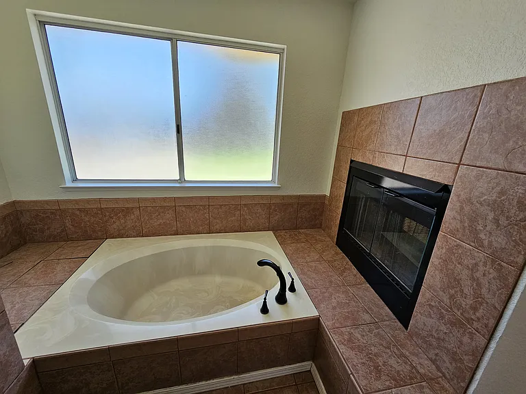 982 W Springer Dr — Photo 8