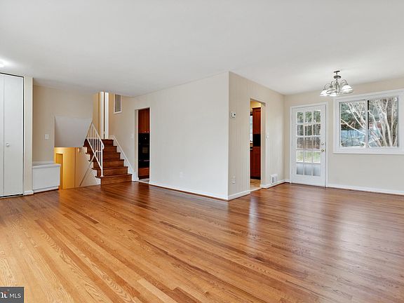 5th image of 4913 McCall St