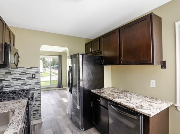 4th image of 13164 Sidonie Ave