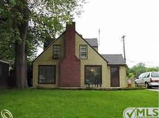 20405 Floral St, Livonia, MI 48152