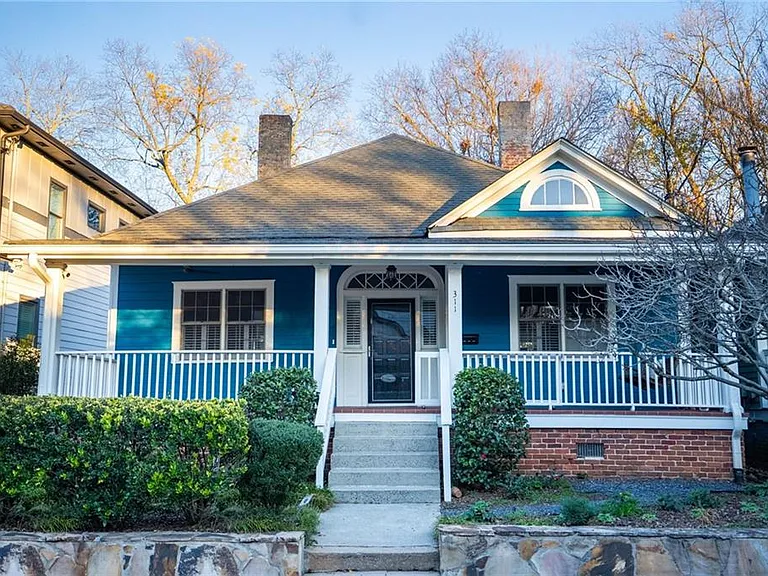 311 Josephine St NE — Photo 1