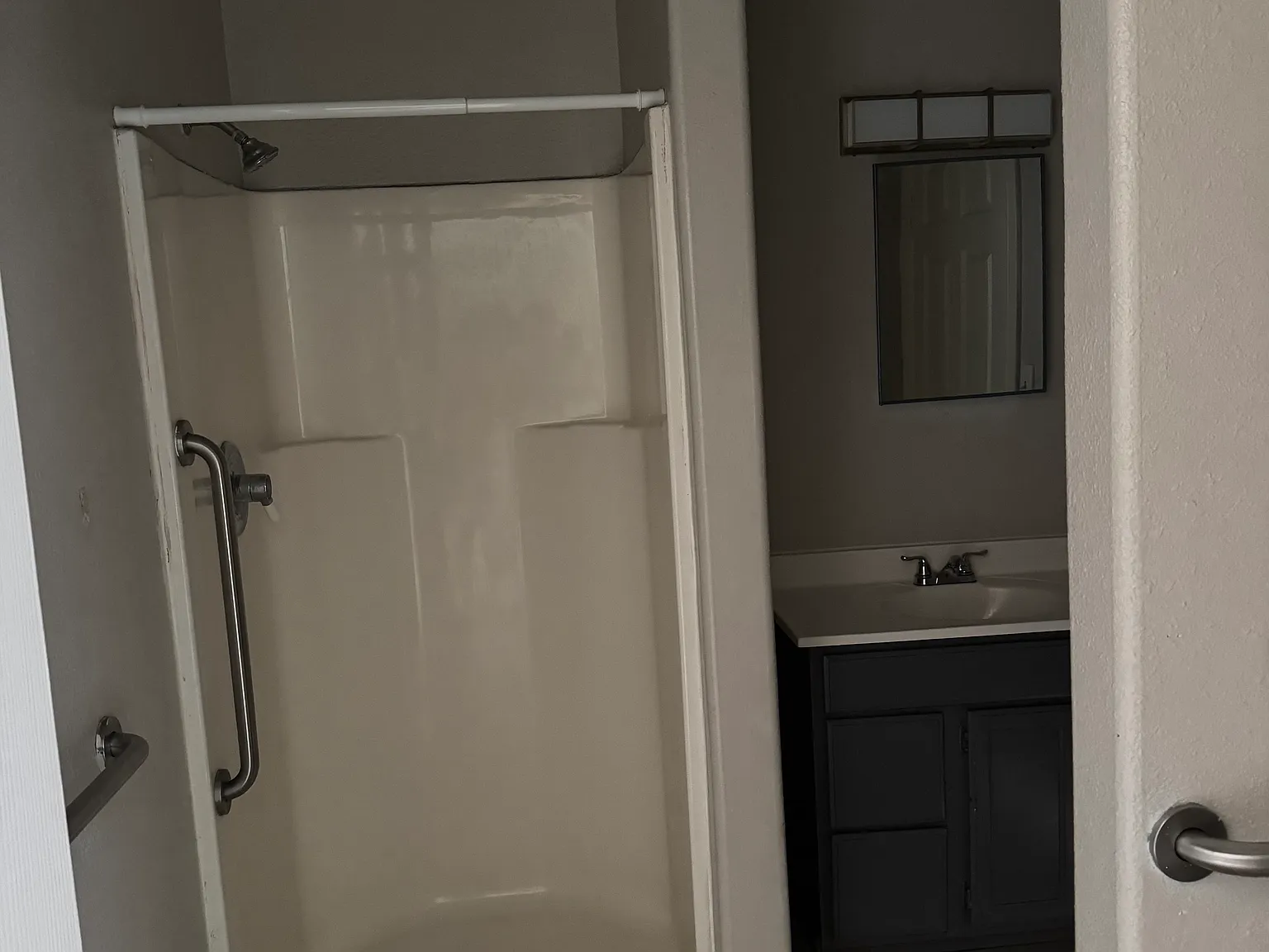 3 bed, 2108 sqft, $1,600 — Photo 1