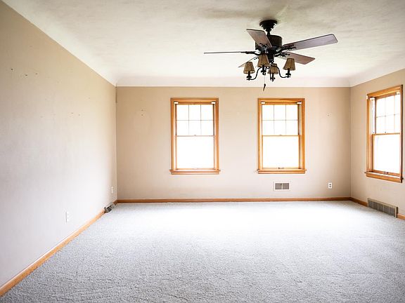 3rd image of 206 E Lincoln Ave