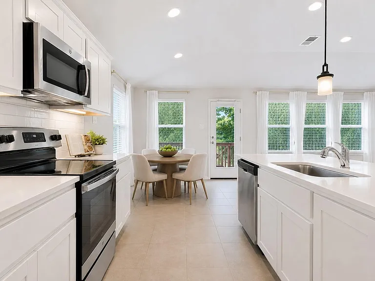 8017 Flintlock Cir — Photo 4