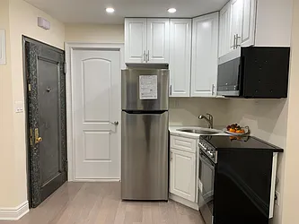 Rented by R New York