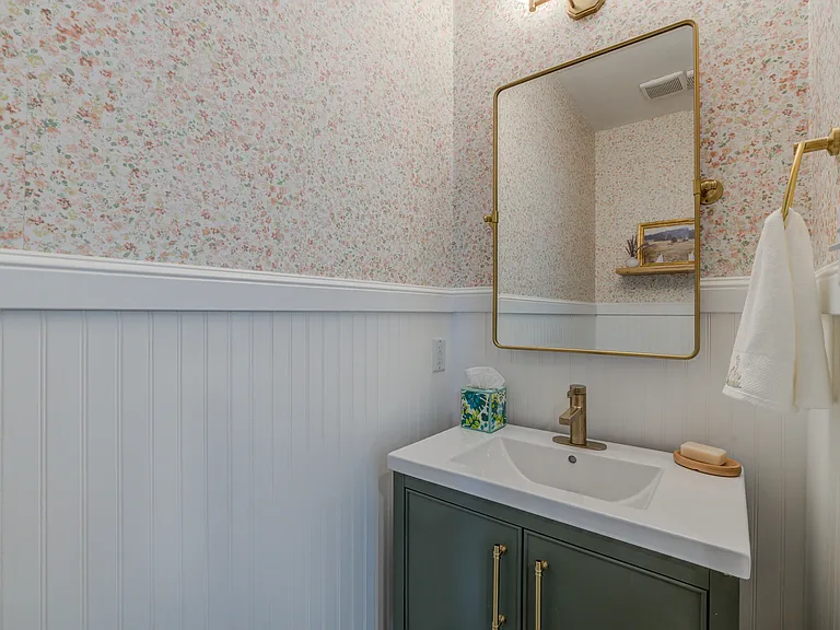 224 Stein Rd — Photo 10