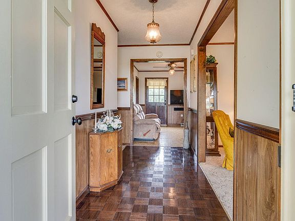 5th image of 453 Twin Barns Rd