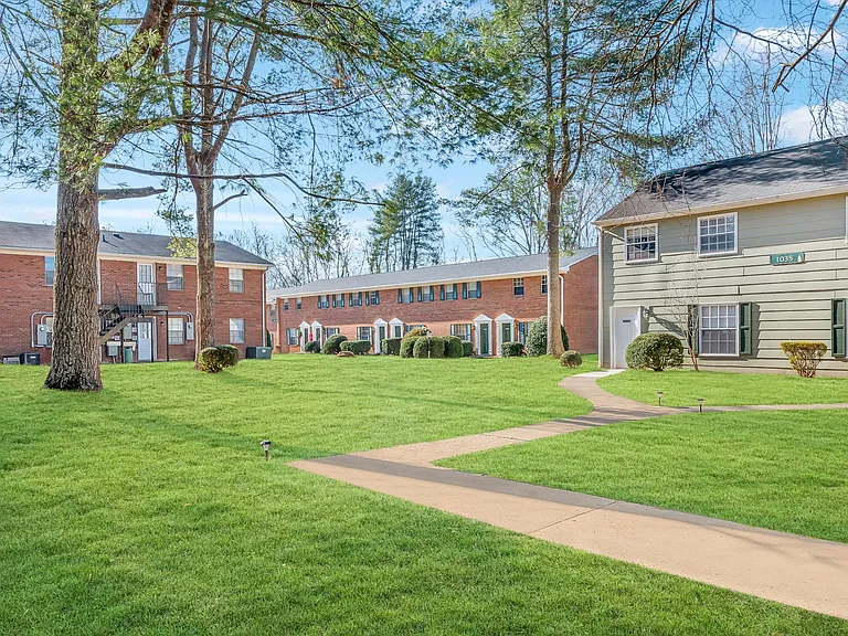 Cedar Hills Apartments and Towhomes — Photo 30