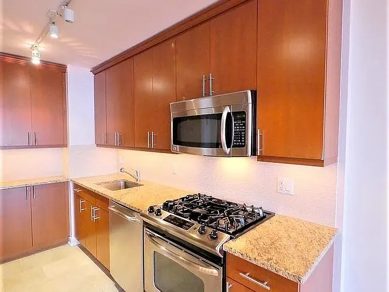 765 Amsterdam Ave #15F — Photo 8