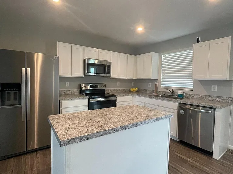 35175 Sara Ct — Photo 2