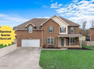 931 Crown Ridge Ln, Powell, TN 37849