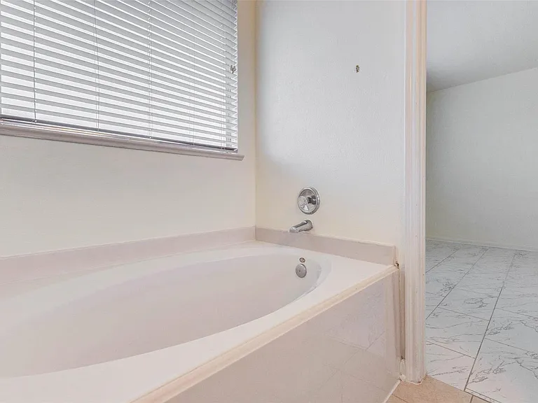 7434 Jacobs Well Dr — Photo 15