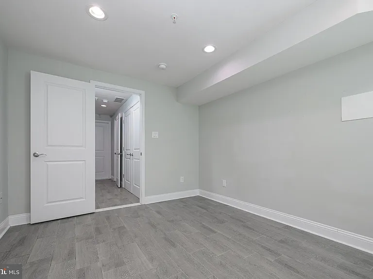 1439 N Newkirk St — Photo 29
