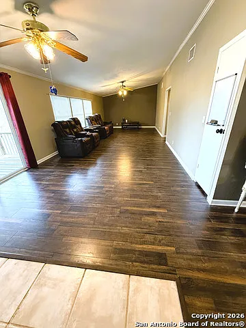 212 Thornton Ln — Photo 10