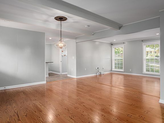 5th image of 607 Pickwick St
