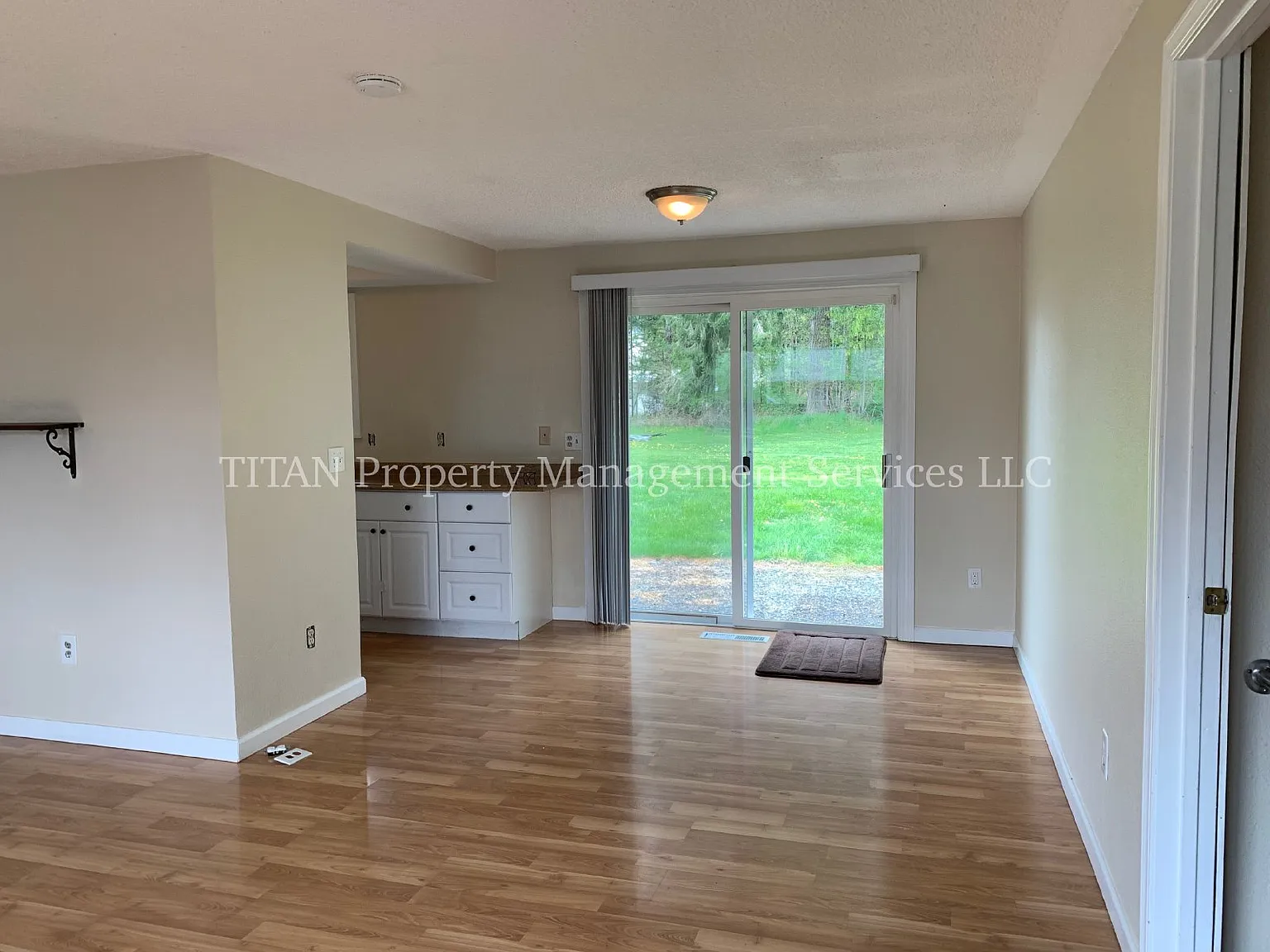 3 bed, 2.0 bath, 1760 sqft, $2,295 — Photo 3