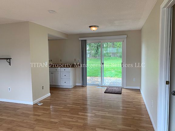 3rd image of 798 Bridge St E